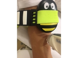 BUZZY Mini Personal Bee Striped - strojek pro zmírnění bolesti